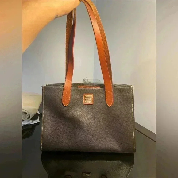 Dooney and Bourke handbag / purse Brown Pebble Grain Leather 11''x 9'' - Picture 1 of 7